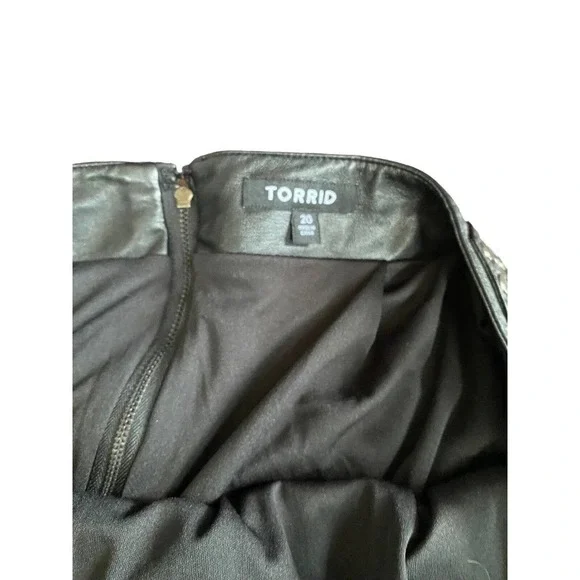 Torrid Hummingbird Skirt chiffon Leather Studded Black Plus Women 20 Bird - Picture 6 of 14